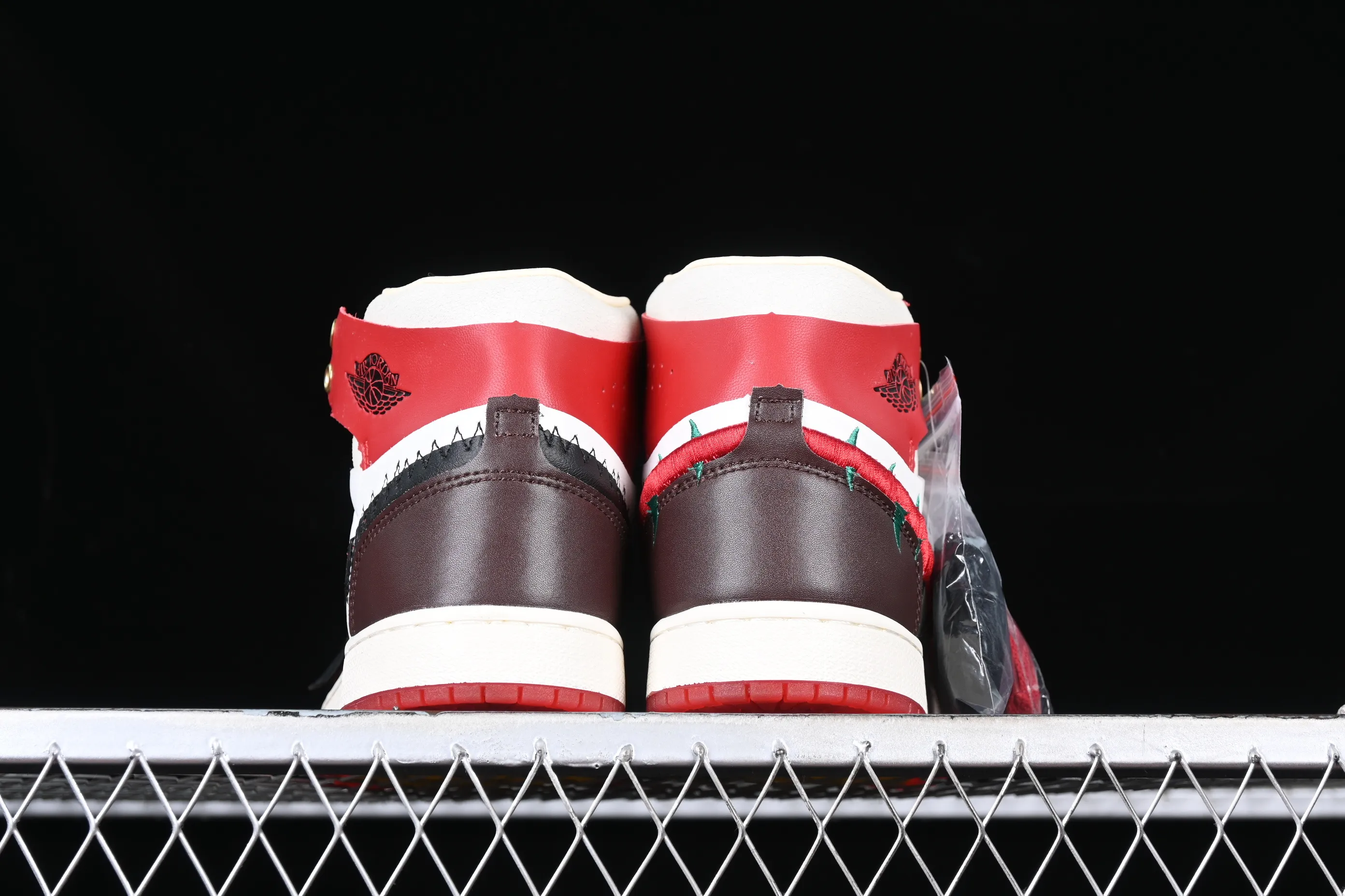All categories Air Jordan Jordan series basketball shoes Air Jordan 1 High Teyana Taylor x Air Jordan 1 Retro High AJ1 Joe 1 Thorn Rose Joint high-top basketball shoes FJ0604-601